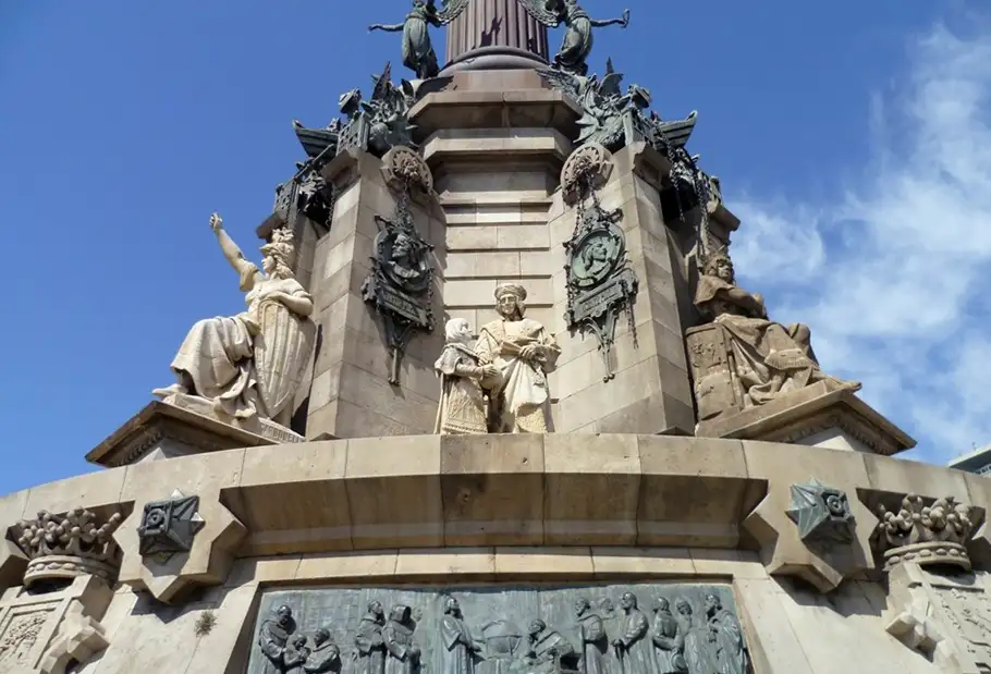 Escultures del Monument a Colom