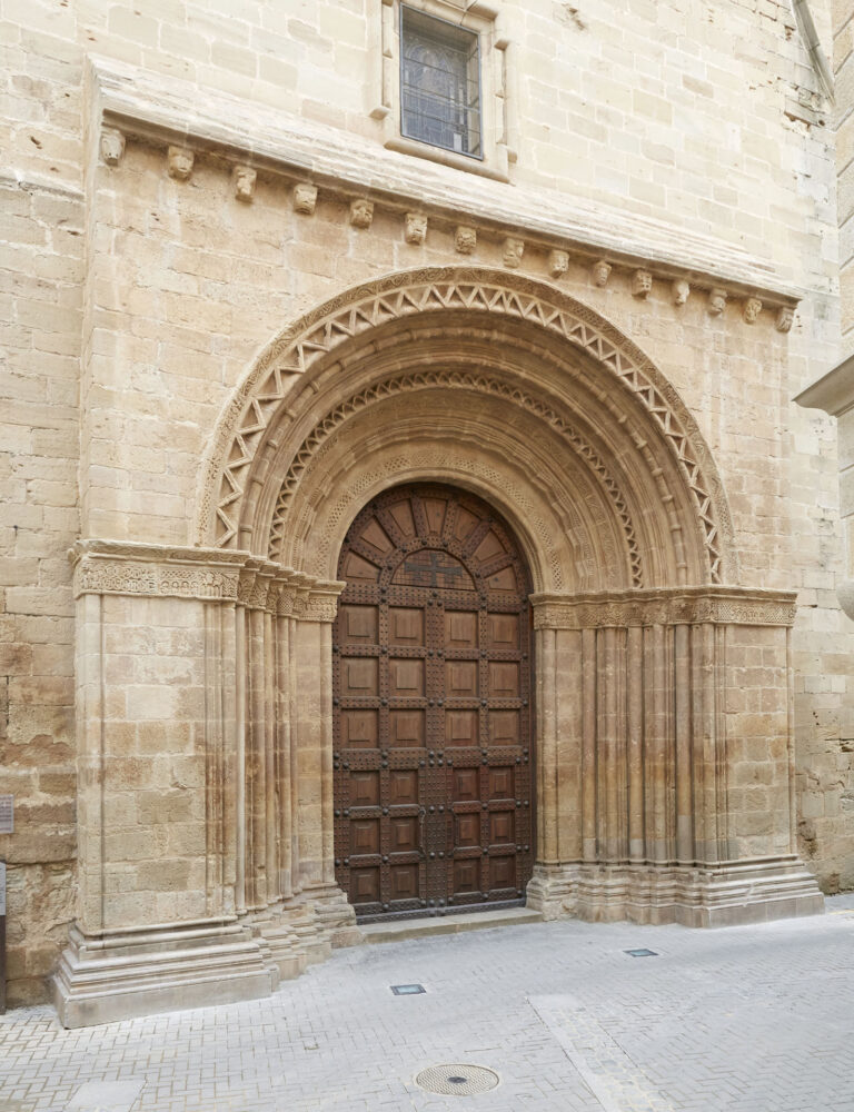 Portalada Assumpció Gandesa després