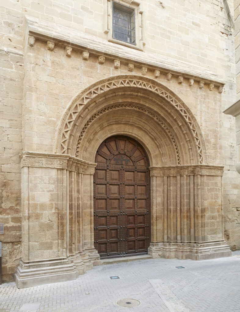 Portalada Assumpció Gandesa després