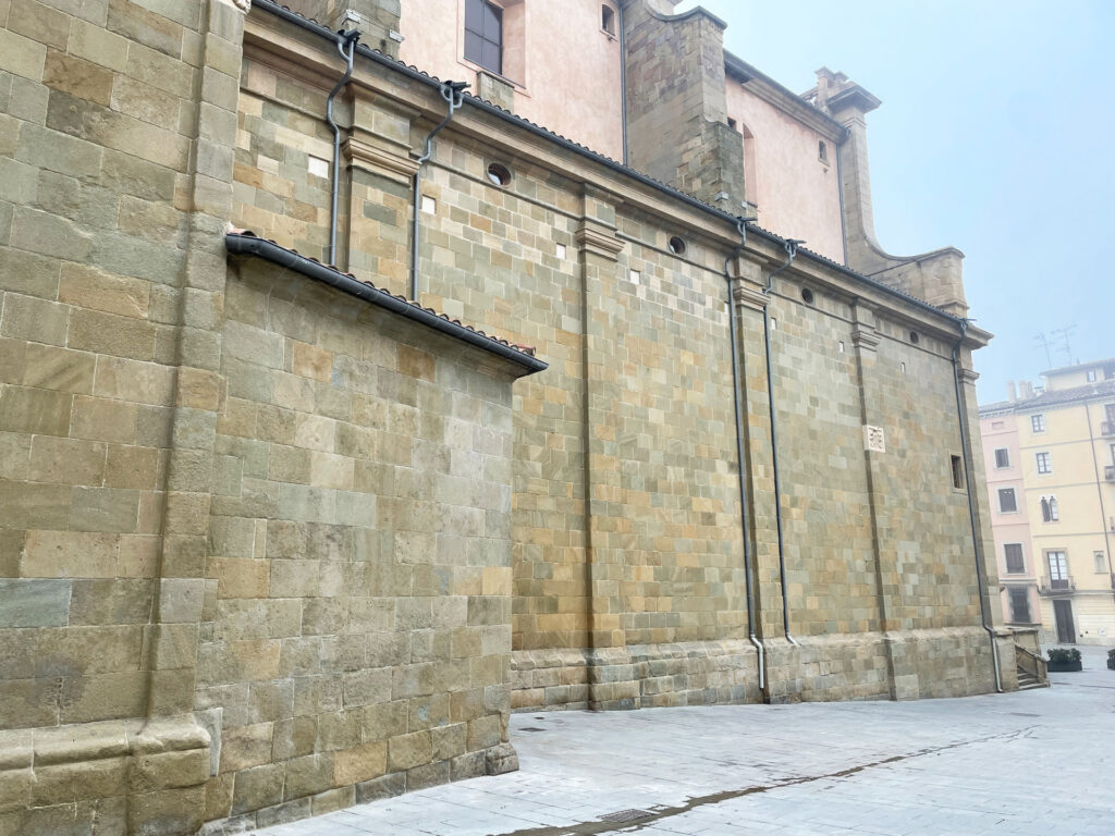 FAÇANES CATEDRAL SANT PERE DE VIC